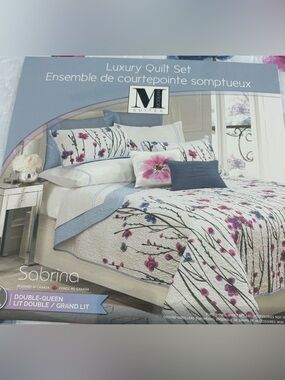 Sabina Floral Quilt Set in Multi Colors Full/Queen Quilt 2 Standard Shams. NEW